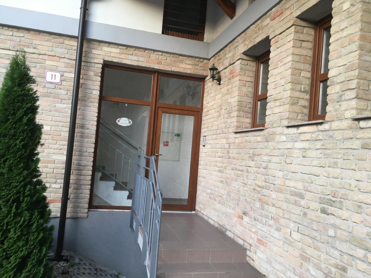 Konde Apartments B Dunajská Streda Exterior photo