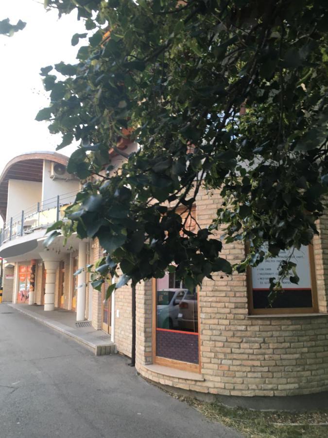 Konde Apartments B Dunajská Streda Exterior photo