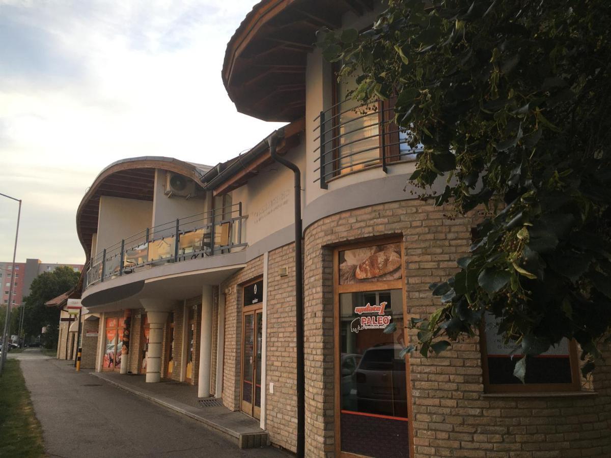 Konde Apartments B Dunajská Streda Exterior photo