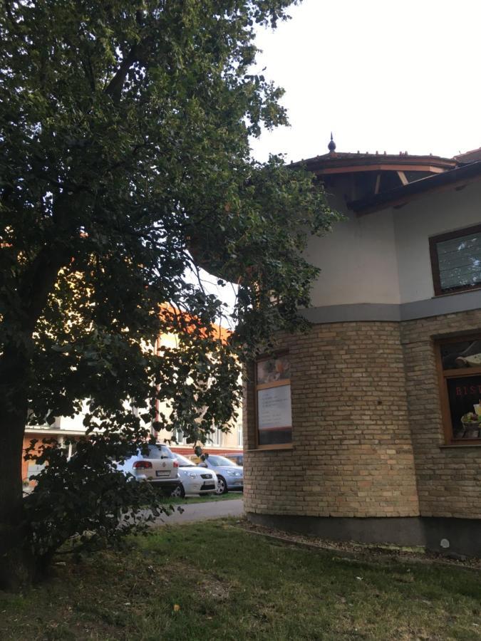 Konde Apartments B Dunajská Streda Exterior photo