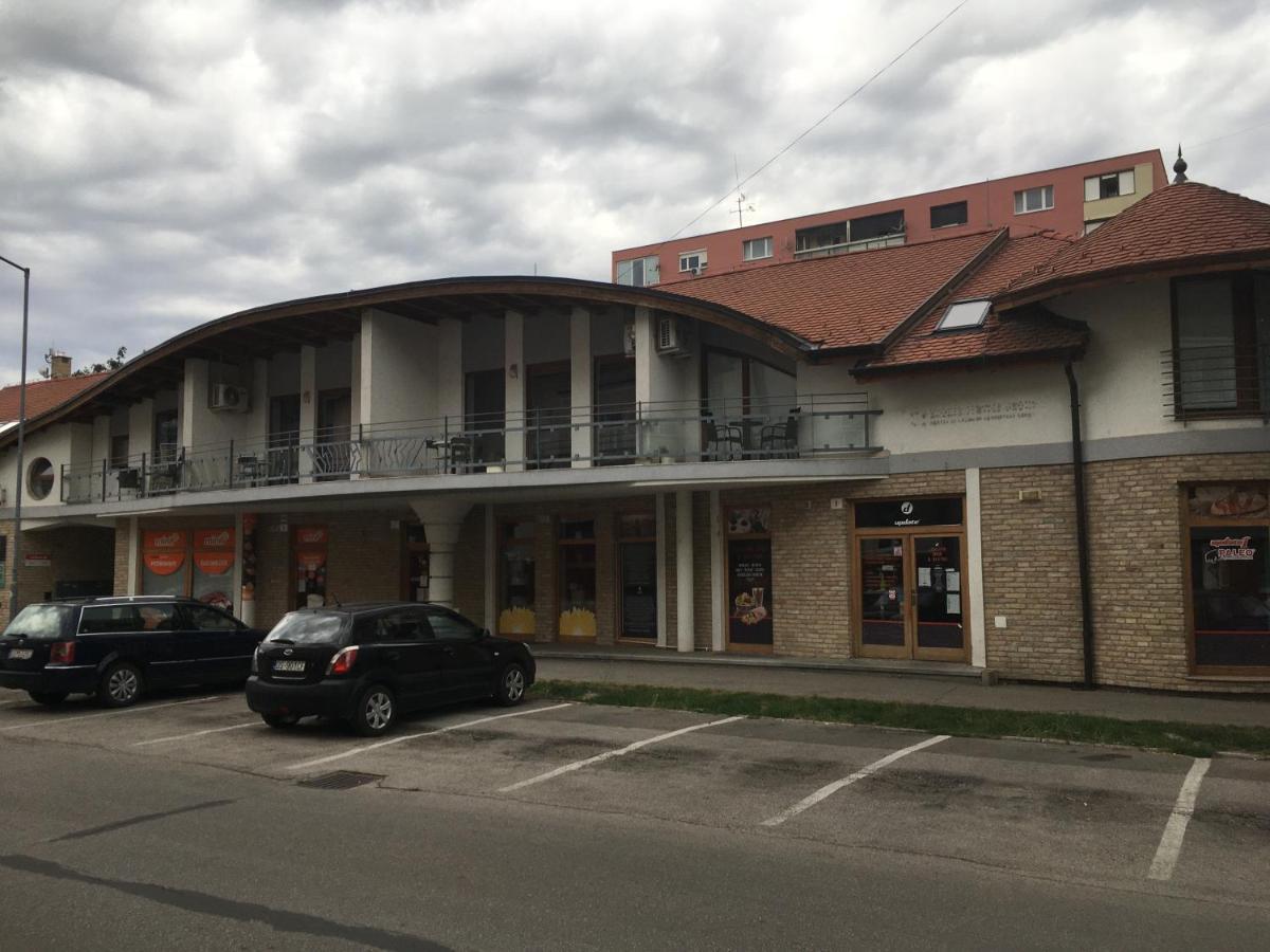 Konde Apartments B Dunajská Streda Exterior photo