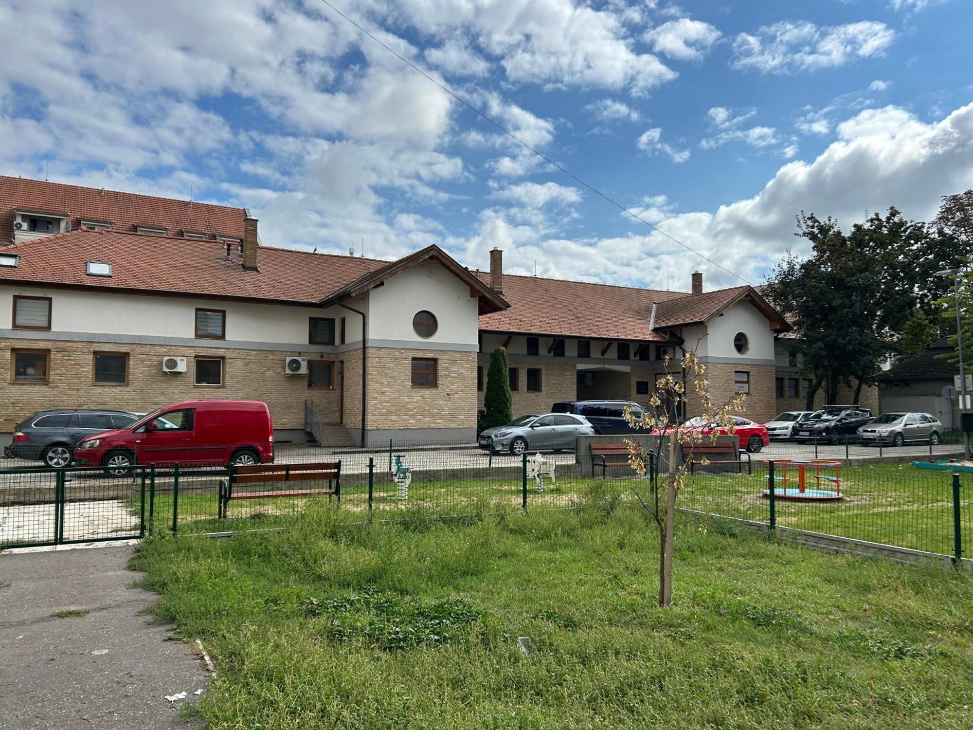 Konde Apartments B Dunajská Streda Exterior photo